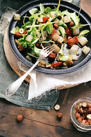Salade De Cotes De Blettes Sautees A L Ail Tomates Confites Et Noisettes Salade Blette Tomates Confites
