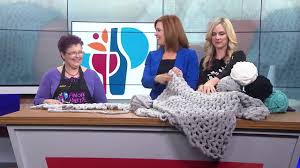 I don't know how to knit but , it only took me 2 hours to make this blanket with these 3 easy steps! Pinot S Palette Offers Chunky Knit Blanket Classes Youtube