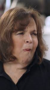 Emily Mortimer brings a taste of Britain to Ina Garten's barn with the  perfect Yorkshire Pudding recipe 🇬🇧🍴 #BeMyGuestWithInaGarten