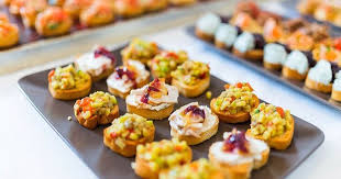 Afterworks , apéros dinatoires entre amis, événements professionnels, déjeuners, séminaires, cocktails. 10 Choses A Savoir Et A Ne Pas Oublier Lorsque L On Fait Un Aperitif Dinatoire Cuisine Az
