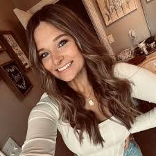 Lauren Blair's Instagram, Twitter & Facebook