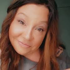 Carolyn Leung's Instagram, Twitter & Facebook