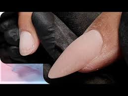 Ich hatte letztens eine verletzung an der nagelhaut und es blutete als die dame die stelle schön mit dem fräser bearbeitet hat. Gelnagel Mandelform Mit Schablone Nagelformen Teil 1 Youtube