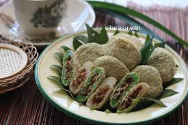 4 cawan tepung beras pulut 7 helai daun pandan atau pewarna hijau air secubit kapur makan secubit garam. Tepung Gomak Food Indonesian Food Dessert Recipes
