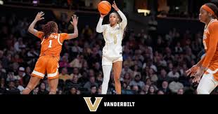 Mikayla Blakes Wins National Shooting Guard of the Year Award