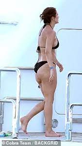 Katharine Mcphee Picture Exclusive Singer Enjoys Stroll With New Husband David Foster In Capri Daily Mail Online