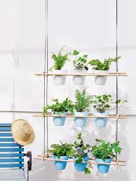 Mini Garten Auf Dem Balkon Gestalten So Einfach Geht S Wunderweib Mini Garten Krautergarten Balkon Balkon Pflanzen