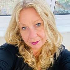 Ali Ware's Instagram, Twitter & Facebook