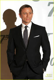 Daniel Craig Seeks His Quantum Of Solace Daniel Craig Quantum Of Solace 21 Photo Tom Ford Suit Daniel Craig Linen Pocket Square