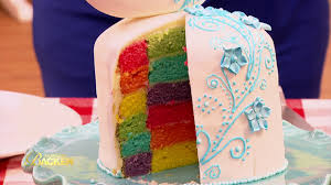 Indiras Torte Besticht Gleichermassen Durch Das Perfekte Aussere Und Das Raffinierte Farbenfrohe Inner Das Grosse Backen Rezepte Das Grosse Backen Regenbogentorte