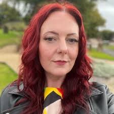 Pauline Lunn (@_pollylunn)