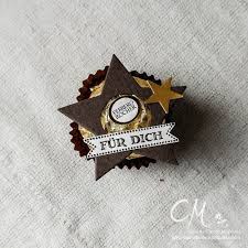 Una avellana entera en el centro, un relleno cremoso de cacao, una oblea crocante cubierta de chocolate y pedacitos de avellana suavemente tostados. So Suss Caros Bastelbude Basteln Weihnachten Basteln Weihnachten Perlen Geschenke Basteln