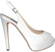 È davvero fondamentale trovare delle scarpe da sposa comode ma belle, perché allo stile non bisogna mai rinunciare! Pin Su Matrimonio Cerimonia Vestiti