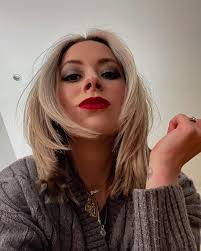 There's just something about a red lip and I have found the perfect one  (linked in my stories along with everything I used to create this look)  ❤️💄💋 . . . . . . . . #