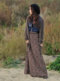 Black Boho Maxi Dress Uk How To Do The Boho Chic Look For Fall Maxi Skirt Outfits Winter Maxi Skirt Outfit Fashion