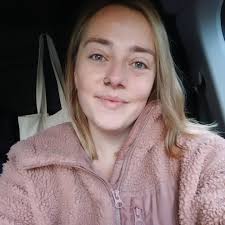 Loving this high protein snack! It's a lettuce wrap filled with feta  cheese, oregano, tomatoes, cucumbers and olives!