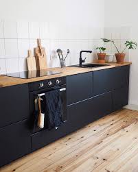 Ikeakuche Metod Front Kungsbacka Kombination Aus Schwarz Und Holz Kucheninspiration Kitcheninspo Blackkitchen Ikea Kuchen Planung Haus Kuchen Kuchendesign