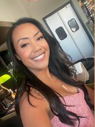 Can someone blur the background specifically the door handle?