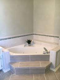 Generally corner bathtubs are crafted of acrylic or cast iron, with the most commonly available designs measuring 4 feet long by 4 feet wide or 5 feet long by 5 feet wide, with depths between 21 and 26 inches. 20 Totally Adorable Garden Tub Decorating Ideas Trenduhome Tub Remodel Bathtub Remodel Bathtub Decor