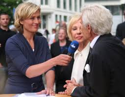 Seit 2004 moderiert sie sendungen im ndr fernsehen. Datei Susanne Stichler Wilhelm Wieben Und Dagmar Berghoff Jpg Wikipedia