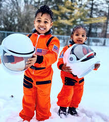 Sts-47 Mission Specialists Mae Jemison, Left, Jan Davis, Center, And  Payload Commander Mark Lee Wave To Photographers As They Leave The  Operations And Checkout Building On The Way To Launch Pad 39-B