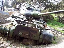 Belki duymussunuzdur 1974 kıbrıs barıs harekatı zamanında bir türk tankının besparmak dağlarının zirvesine kadar tırmanıp orada kaldığı bahsedilir. Kibris Ta Dagdaki Tank Ayaz Rent A Car