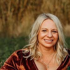 Julie Canoy's Instagram, Twitter & Facebook