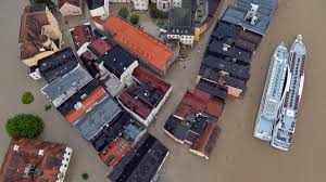 Ausgangssperre und alkoholverbote fallen, die maskenpflicht im freien ist bis auf bestimmte plätze aufgehoben, nächste woche könnte die freiluftgastronomie öffnen. Hochwasser Drama Katastrophenalarm In Passau Bilder Fotos Welt