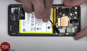 Motorola Edge 2021 Teardown: Watch the ...