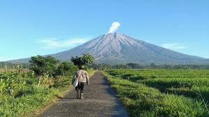 Gunungsemeru #ranukumbolo #erupsi #mitos #ceritamisteri #ceritamistispendakigunung. Gunung Semeru Meletus Kitamudamedia