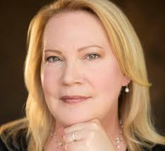 Karen Wray's Instagram, Twitter & Facebook