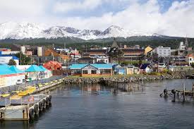 Arakur ushuaia is located in an exceptional area inside the reserva natural cerro alarkén, just a few minutes from downtown ushuaia and the main points of interest. Ansicht Von Ushuaia Die Hauptstadt Von Tierra Del Fuego Argentinien Redaktionelles Foto Bild Von Ernstlich Argentinien 119203581
