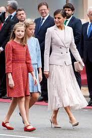 Check spelling or type a new query. Koroleva Leticiya Podverglas Kritike Za Kruzhevnuyu Yubku Plisse Foto 1 Elle Ru Kruzhevnaya Yubka Naryady Koroleva