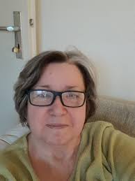 I'm a dull 79 year old, reading, knitting and doing exercises for TKR.  Mother of two and grandmother of one. Married to very active and lovely  fella. Size 38 shoe and give