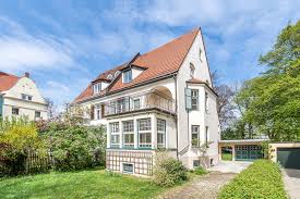Und zwar in vielerlei hinsicht. Denkmalgeschutzte Jugendstil Villenhalfte Von 1902 Mit 6 Zimmern Und Traumhaftem Garten