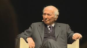 A seguito della verifica dei fatti, è stato rimosso dal titolo il virgolettato sull'esercito erroneamente attribuito a piero angela. Piero Angela Inaugura Costruire Il Futuro Scienza Tecnologie Tgr Trento