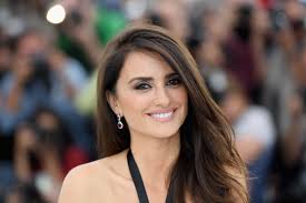 You will need a long, layered hair style cut. Penelope Cruz Shares Makeup Free Selfie And Her Skin Is Positively Glowing Allure