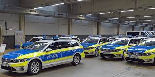 Combining technology, spacious interior & dynamic styling. Polizei Niedersachsen Nimmt 17 E Fahrzeuge In Empfang Electrive Net