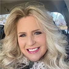 Karen Pacini's Instagram, Twitter & Facebook