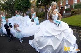 Pin On Gypsy Portraits Their Wagons The Huge Wedding Dress Of The Modern Gypsy