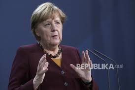 She served as leader of the opposition from 2002. Angela Merkel Kenapa Kau Tak Di Sini Republika Online