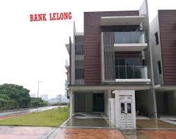Enclaved within the trees, these townhouses can enjoy the peace and serenity. Bank Auction Lelong Endlot Townhouse The Vale Sutera Damansara