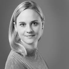 Laura Vieth's Instagram, Twitter & Facebook