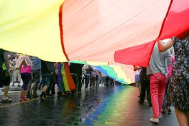 Festival prague pride je venovaný lesbám, gejom, bisexuálom a transsexuálom (lgbt) a ďalším dodal, že festival prague pride vníma ako vyjadrenie rešpektu a solidarity k sexuálnym menšinám v. Soubor Rainbow Flag At Prague Pride 2011 Parade Jpg Wikipedie