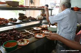 The official name for the nasi kandar stall is actually 'perniagaan nasi kandar ayam merah' and they operate at a chinese owned coffee shop called yong suan. Tempat Makan Sedap Kedai Kopi Yong Suan Ipoh