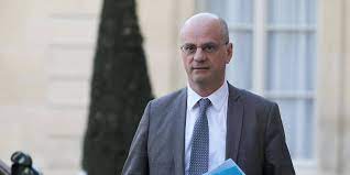 La dernière polémique en date est l'enseignement de l'arabe dès le cp, avant d'apprendre les langues étrangères, encore mais voilà, il ne faut pas que les gens soient trop informés de ce qu'il se passe réellement, alors on peut aisément penser que le prétexte de l'arabe. Arabe Au Cp Suppression Des Maternelles Les Rumeurs S En Prennent A L Ecole Le Point