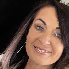 Andrea Ducker's Instagram, Twitter & Facebook