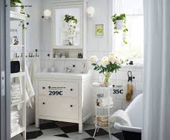 Le meuble salle de bain de chez ikea est génial. Salle De Bains Ikea Le Nouveau Catalogue 2017 Est En Ligne Cote Maison