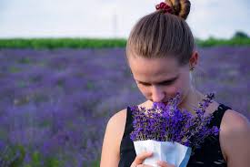 Iar filmuletul de 3 ore cu un om tare plictisit care citeste de fapt o insirare de nume de aminoacizi, repetandui in secventa lor din structura. Cum Se NumeÈte Persoana Cu Cel Mai Lung Nume De Pe PlanetÄ Asa Casastiti
