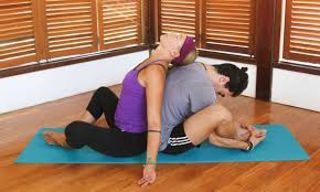Want to try yoga with your loved one or a good friend? 5 Couples Yoga Poses To Strengthen Your Relationship